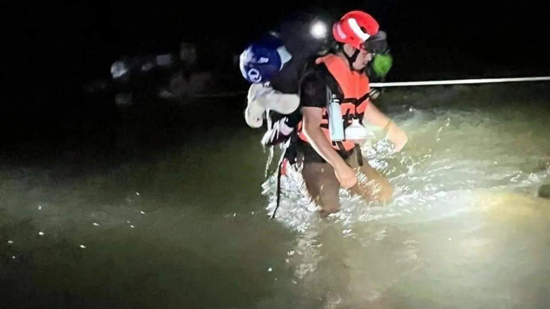 Lluvias en Nuevo Leon_rescate senderistas